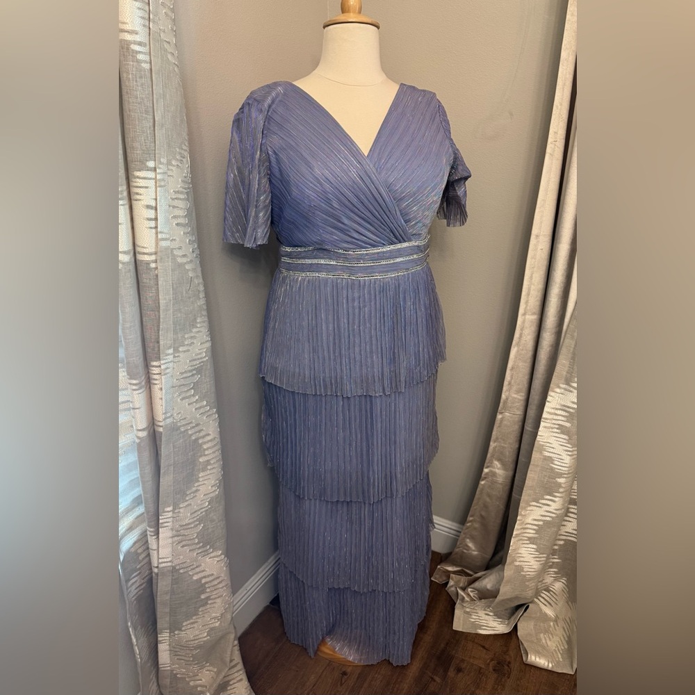Plus Dress 💜 - Picture 3 of 8